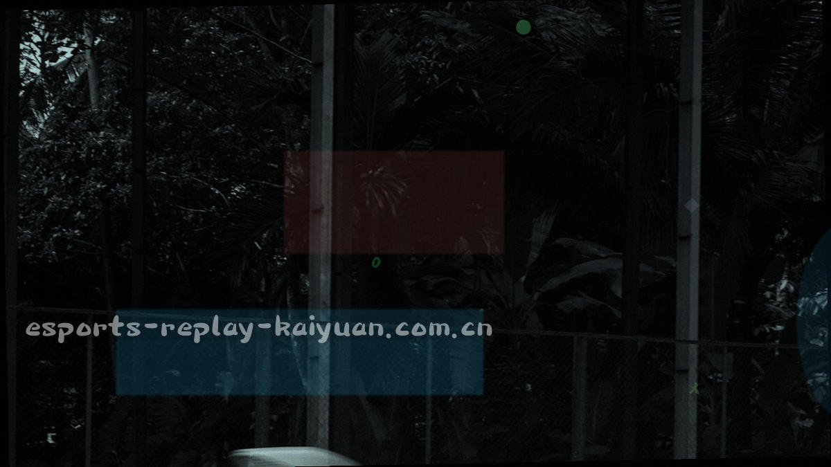 不同宽度的浏览器窗口并排对比，同一时间轴在窄屏与宽屏下的取舍差异